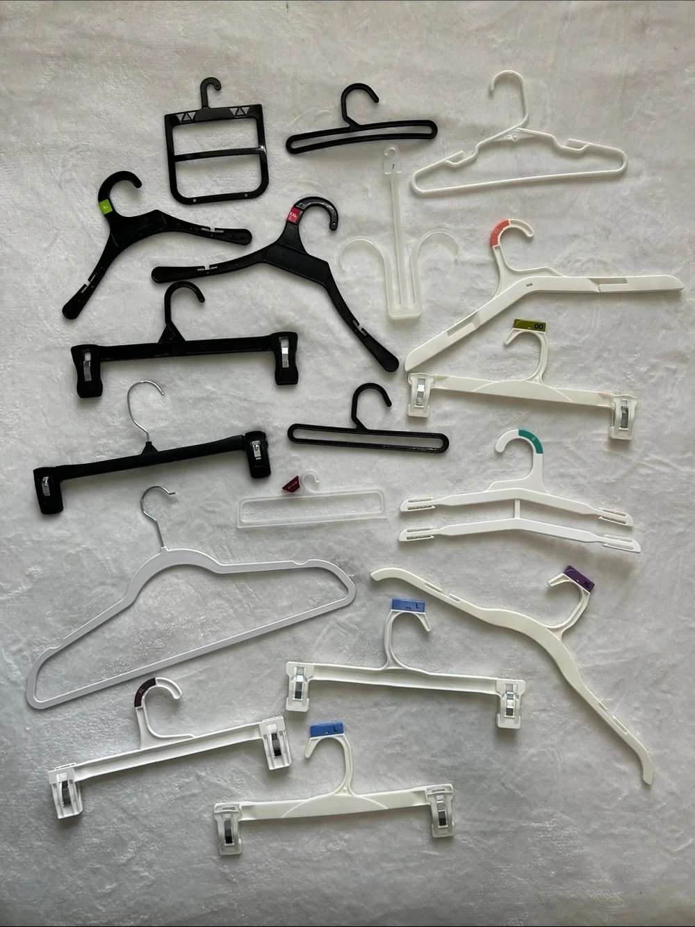 18 Versatile Plastic Hangers
